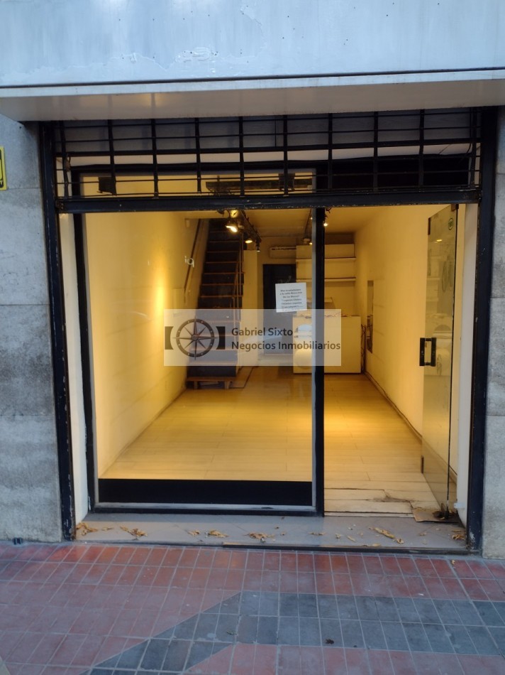 ALQUILER LOCAL COMERCIAL CALLE ESPEJO CASI AV ESPAÑA, EN TRES NIVELES.