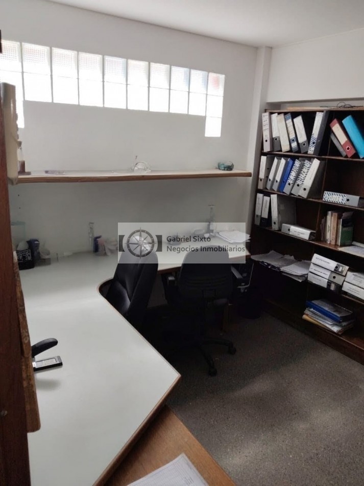 ALQUILER OFICINA CALLE RIVADAVIA Y 9 DE JULIO, IMPECABLE - 2 PRIVADOS - RECECPCION Y KICHINETTE -  SALA REUNIONES