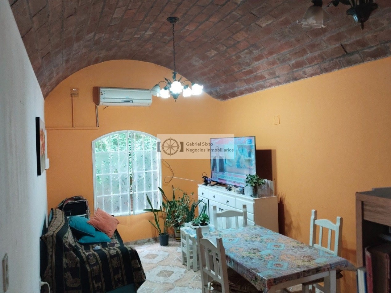 VENTA CASA B° 12 DE JUNIO NORTE LAS HERAS 2 DORM, COCHERA PASANTE 