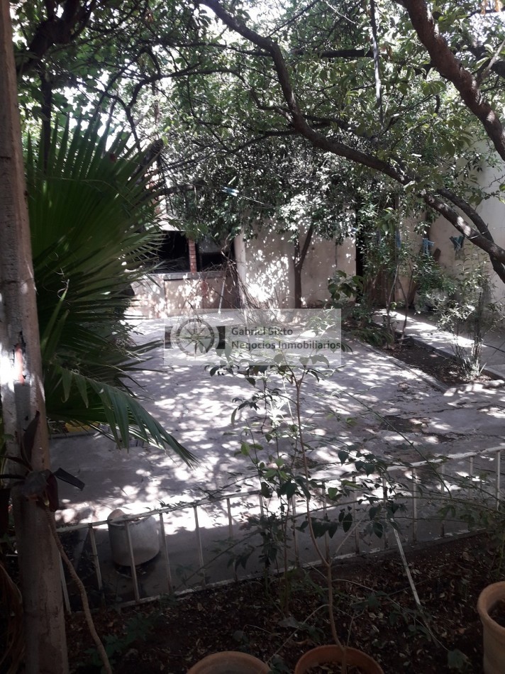 ALQUILER CASA 6ta SECC. SISTEMA FRIO / CALOR CENTRAL, COCHERA Y PATIO AMPLIO CON CHURRASQUERA