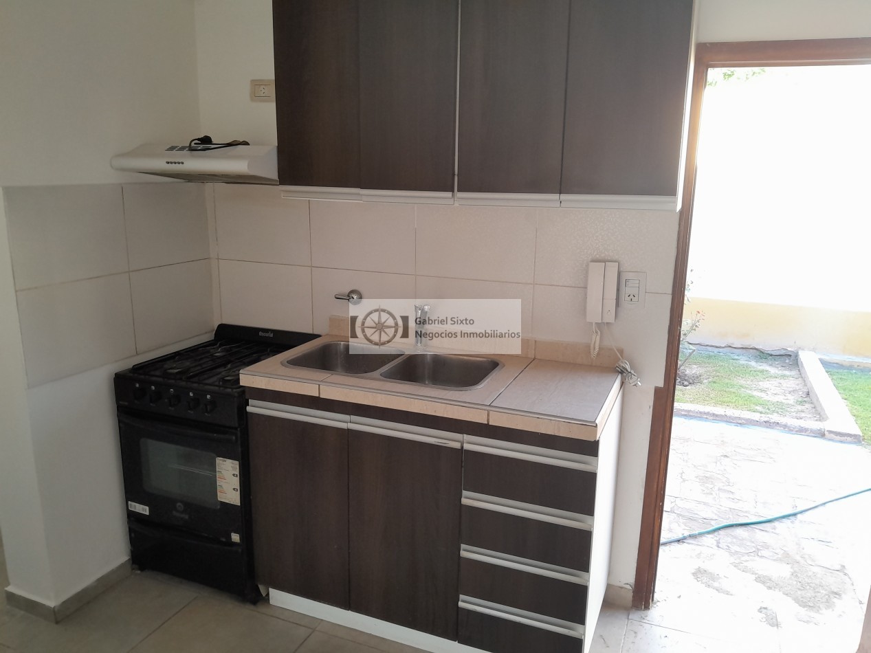 ALQUILER CASA COMPLEJO PRIVAOD 1 DORM CON COCHERA EN BERMEJO, GUAYMALLEN 