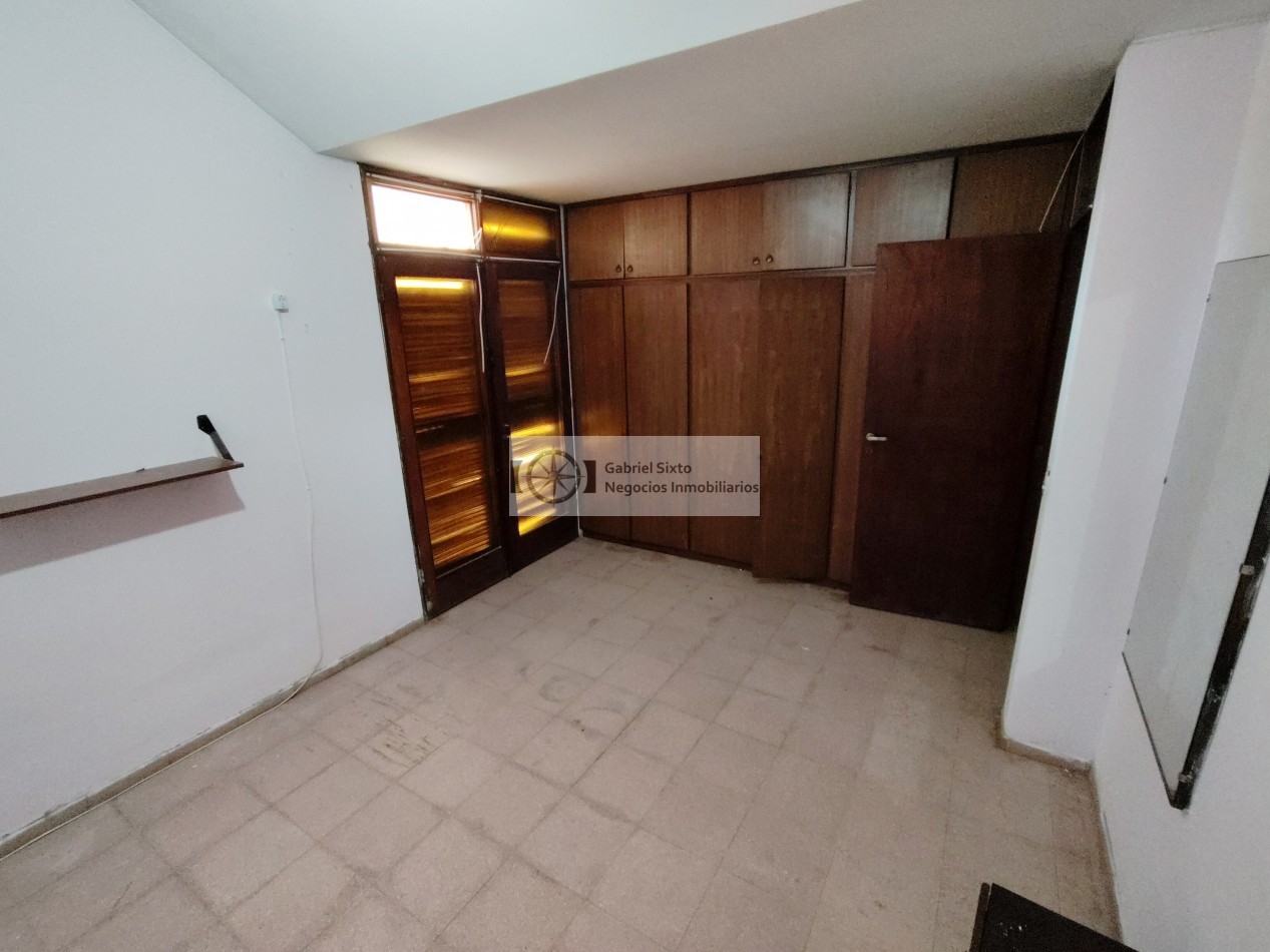 VENTA CASA LAS CATITAS CALLE PRINCIPAL E CIVIT A MTS DE POLICIA 3 DORM. 2 BÑ, LOCAL COCHERAS
