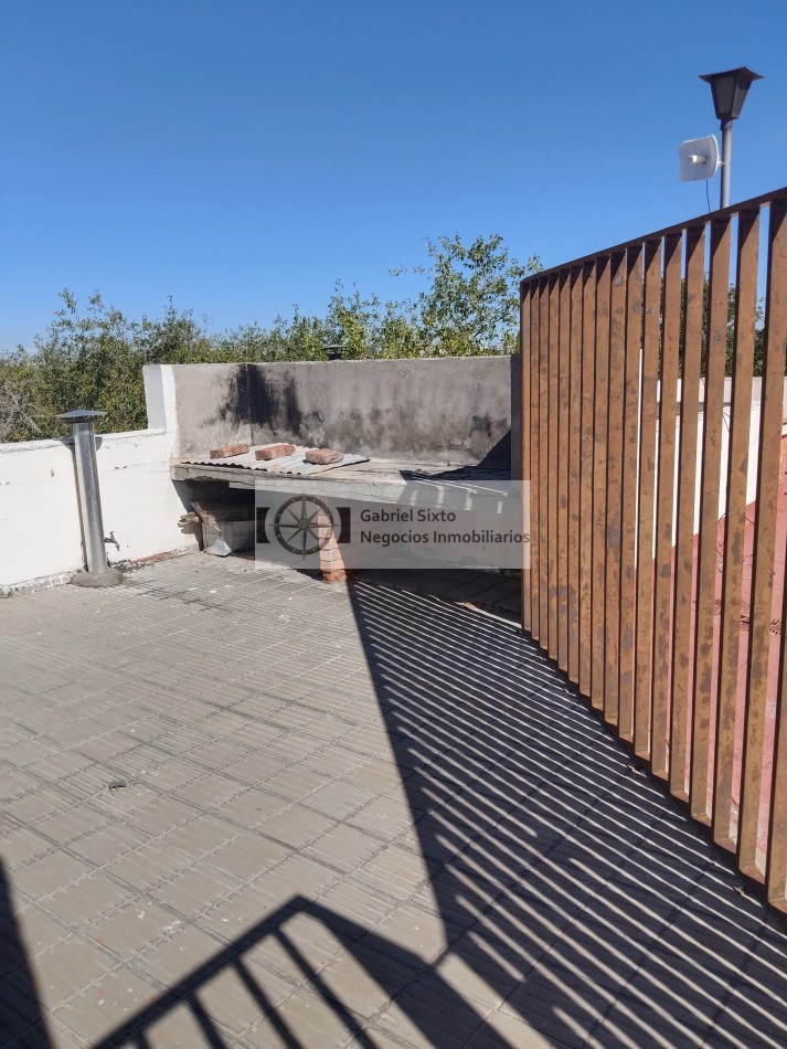 VENTA DEPTO 6ta secc J A CALLE 727. 3 dorm muy amplio 1° piso con COCHERA 