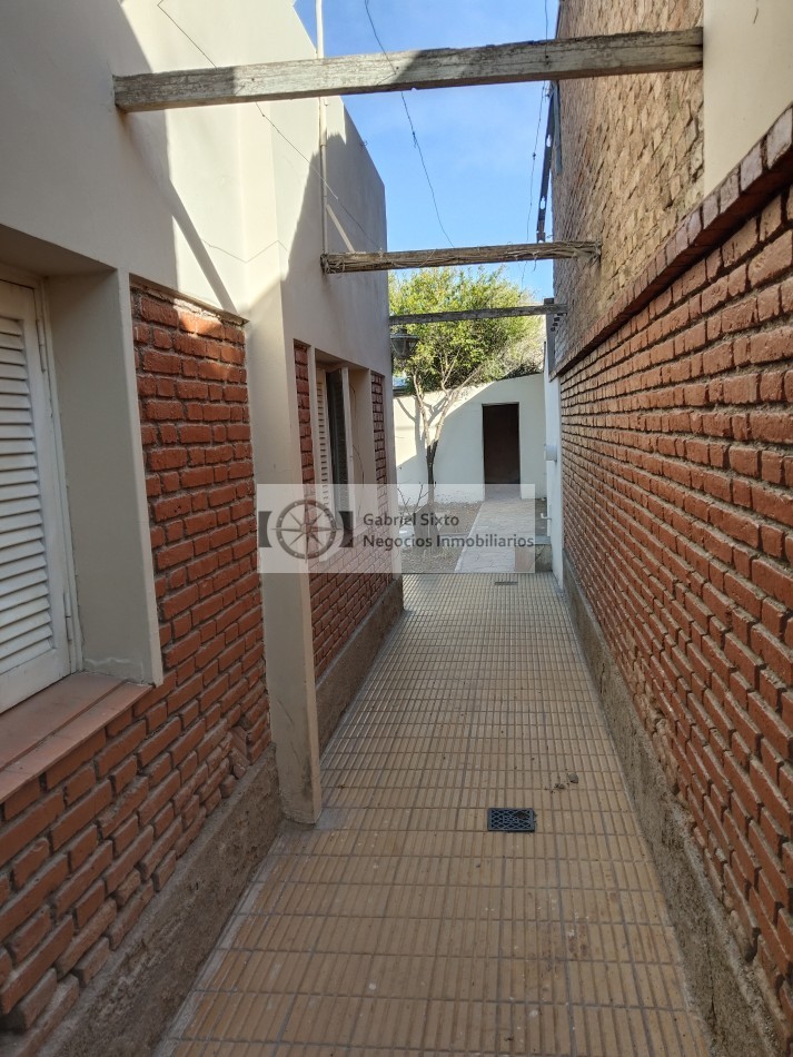 ALQUILER CASA AMPLIA 6ta secc. RODRIGUEZ casi esq, MOLDES 3 dorm 2 bñ cochera 