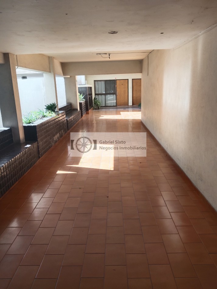 VENTA DEPTO 6ta secc J A CALLE 727. 3 dorm muy amplio 1° piso con COCHERA 