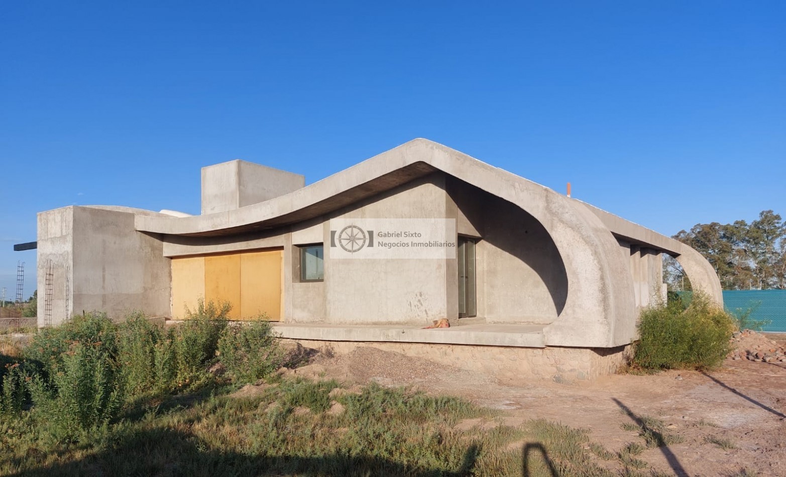 VENTA CHALET IMPONENTE EN EL SAUCE GUAYMALLEN, OBRA ARQUITECTONICA