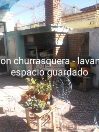 VENTA CASA B° SUPE GODOY CRUZ AMPLIA