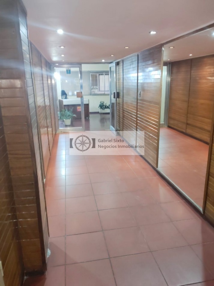 ALQUILER OFICINA CALLE RIVADAVIA Y 9 DE JULIO, IMPECABLE - 2 PRIVADOS - RECECPCION Y KICHINETTE -  SALA REUNIONES