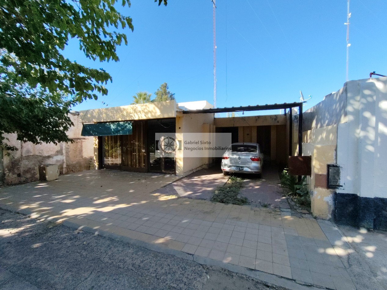 VENTA CASA LAS CATITAS CALLE PRINCIPAL E CIVIT A MTS DE POLICIA 3 DORM. 2 BÑ, LOCAL COCHERAS