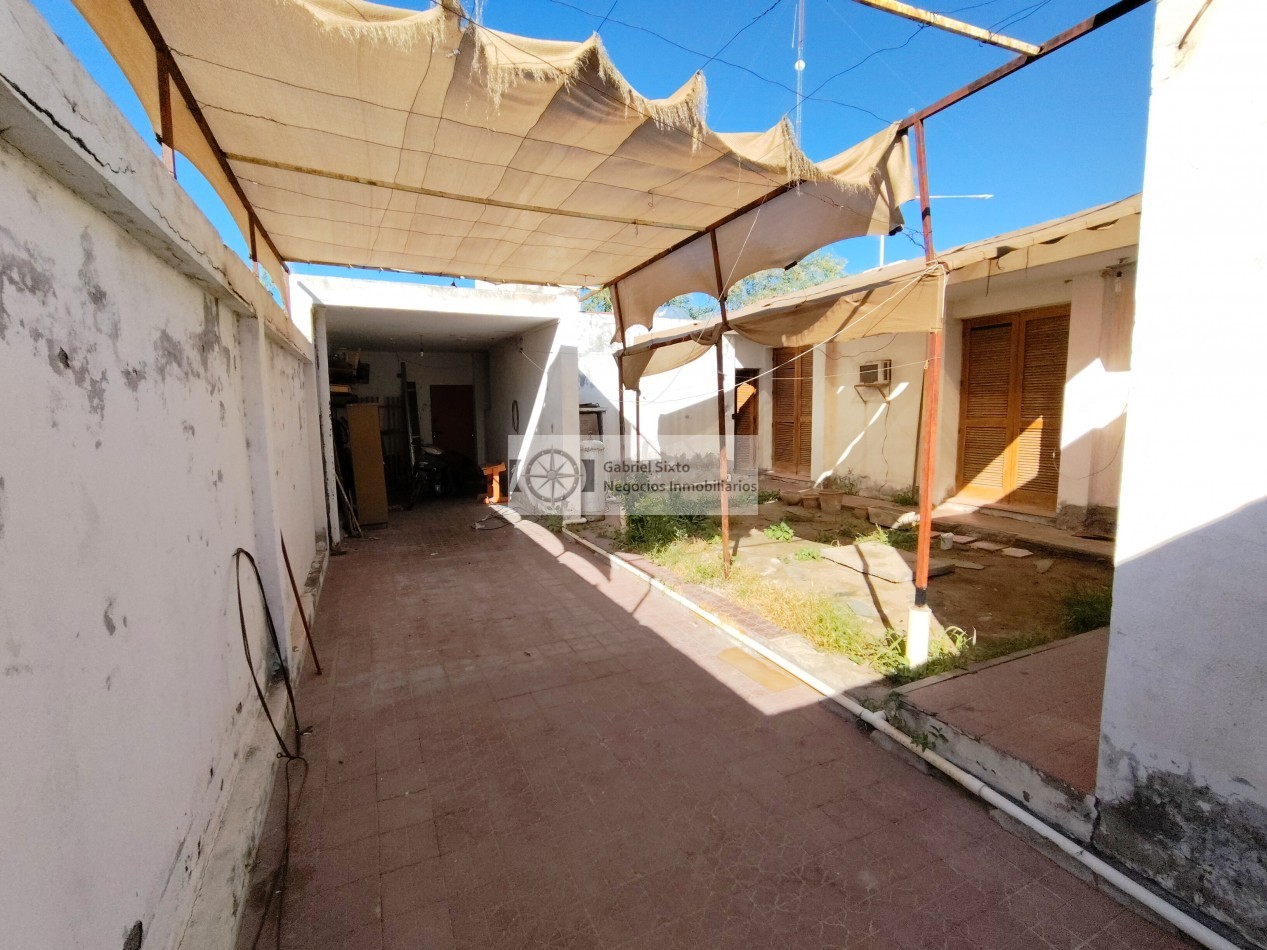 VENTA CASA LAS CATITAS CALLE PRINCIPAL E CIVIT A MTS DE POLICIA 3 DORM. 2 BÑ, LOCAL COCHERAS