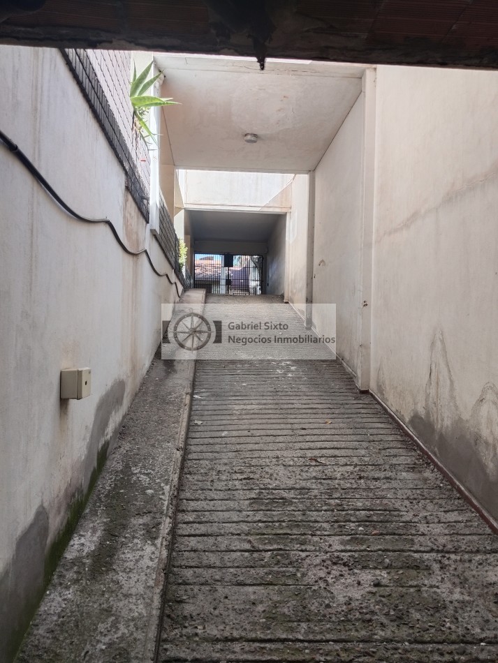 VENTA DEPTO 6ta secc J A CALLE 727. 3 dorm muy amplio 1° piso con COCHERA 