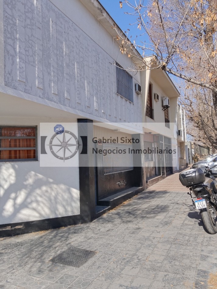 VENTA CASA ESQUINA P DE LOS ANDES Y FADER 6ta secc.  IMPECABLE 