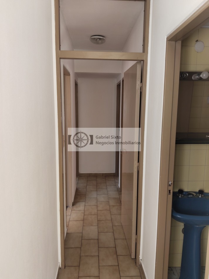 VENTA DEPTO 6ta secc J A CALLE 727. 3 dorm muy amplio 1° piso con COCHERA 