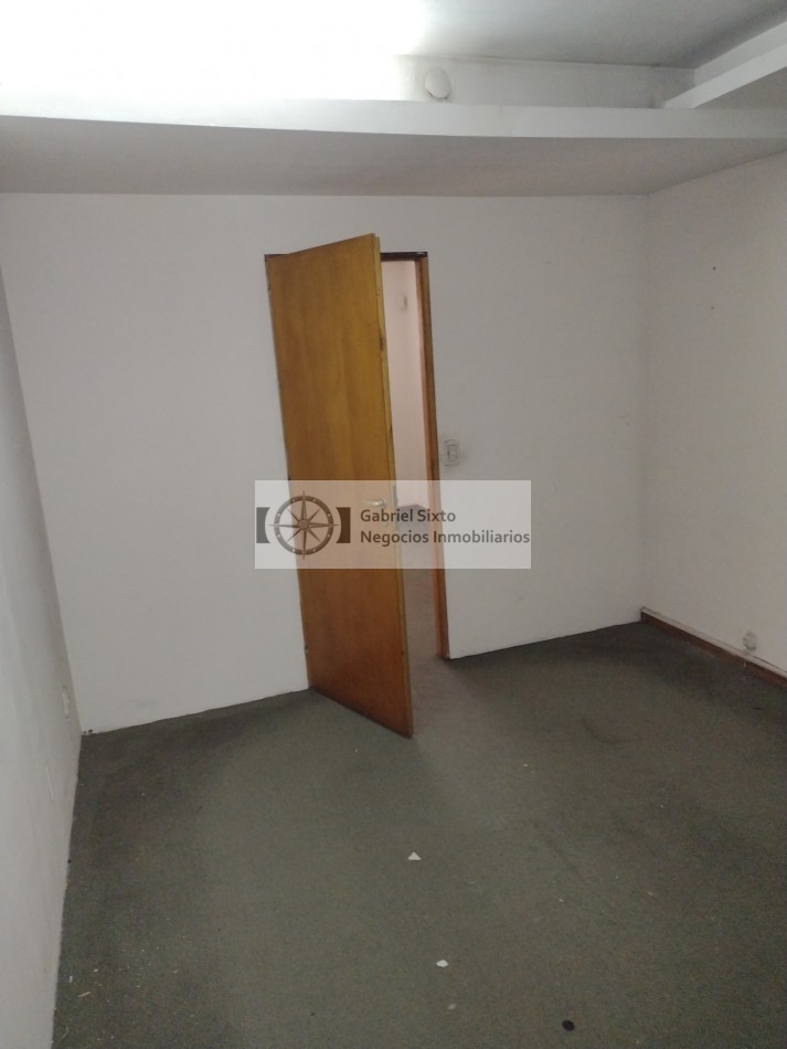 ALQUILER LOCAL COMERCIAL CALLE ESPEJO CASI AV ESPAÑA, EN TRES NIVELES.