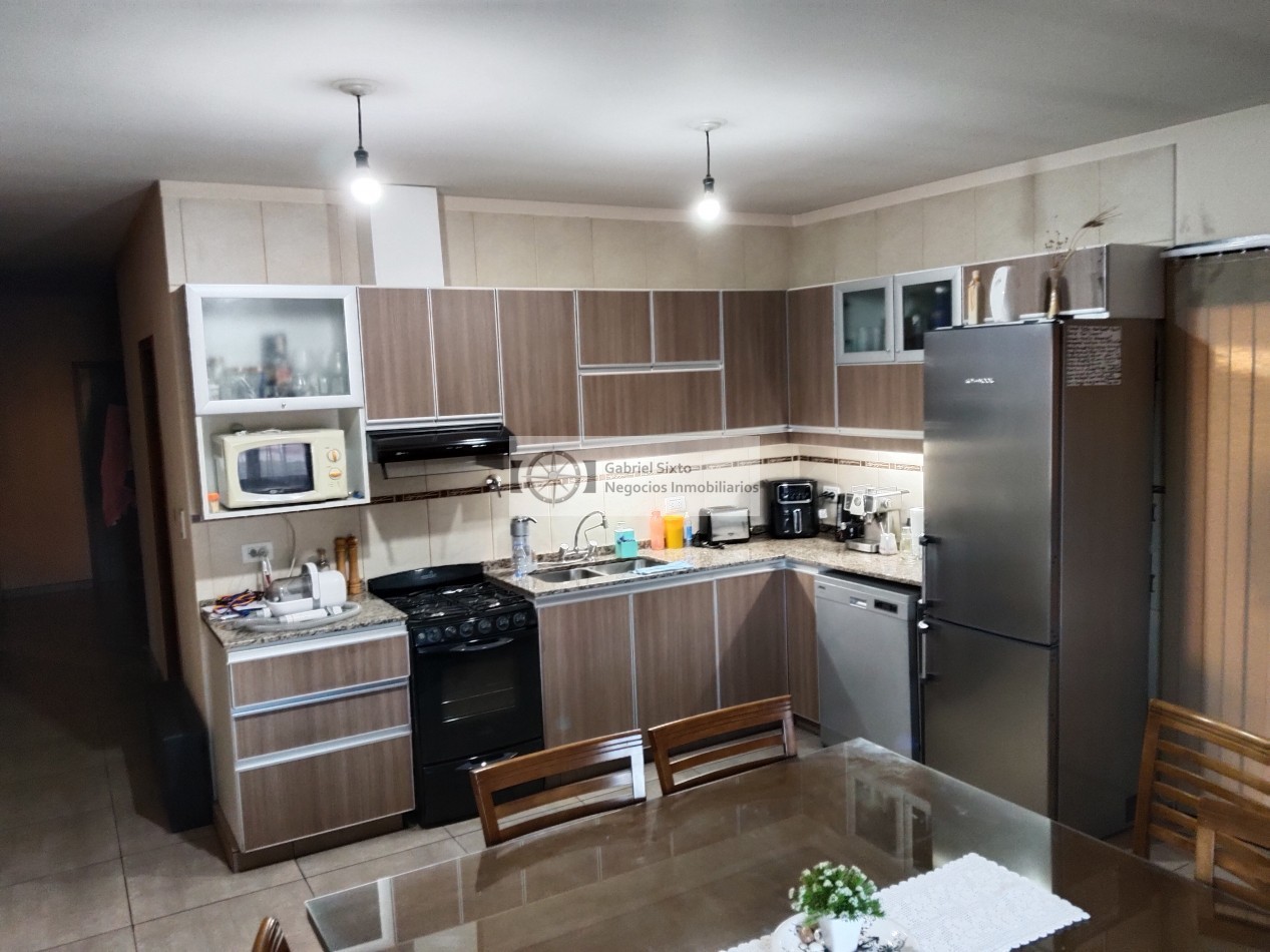 VENTA CASA ESQUINA IMPECABLE MAIPU 3 DRM, 2BÑ. SALON, PILETA, QUINCHO. DOBLE COCHERA