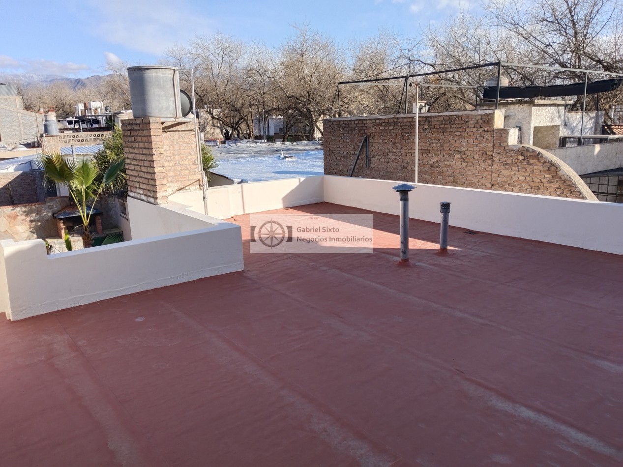 ALQUILER CASA AMPLIA 6ta secc. RODRIGUEZ casi esq, MOLDES 3 dorm 2 bñ cochera 