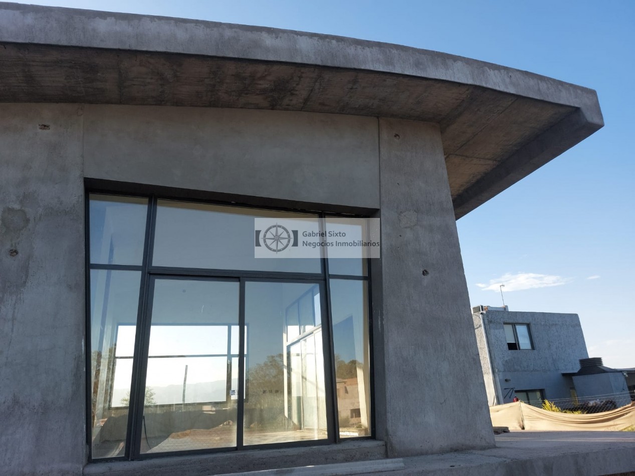 VENTA CHALET IMPONENTE EN EL SAUCE GUAYMALLEN, OBRA ARQUITECTONICA