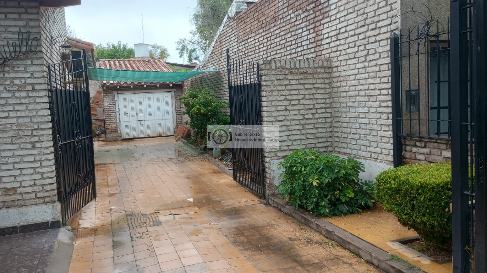 VENTA CASA EN DORREGO SOBRE CIPOLLETTI CASI COBOS, EXCELENTE UBICACION 