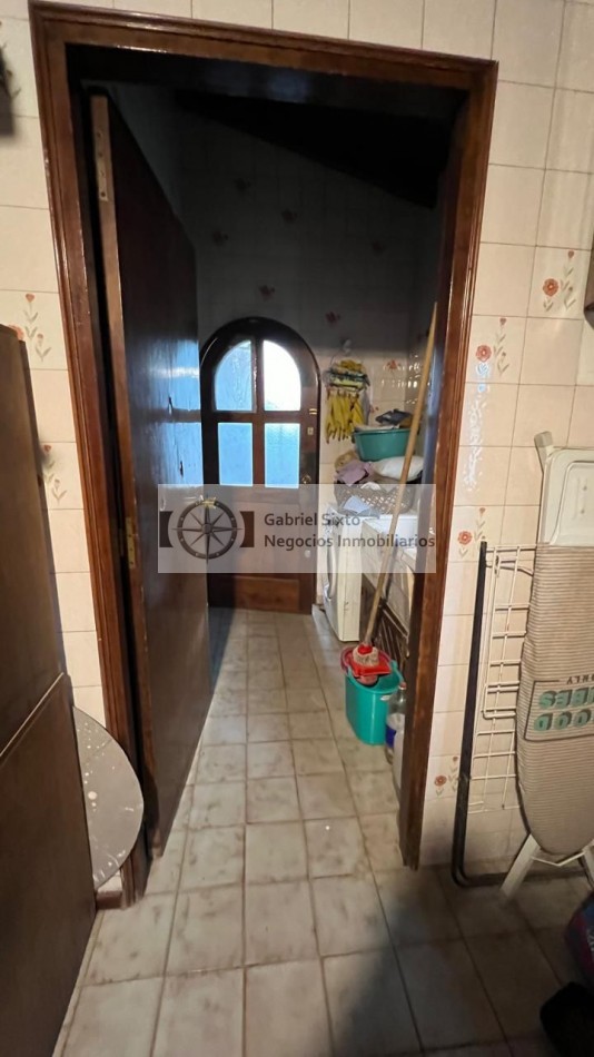 VENTA CASA EN BARRIO CERRADO DE GUAYMALLEN 3 DORM 2BÑ MUY AMPLIA 