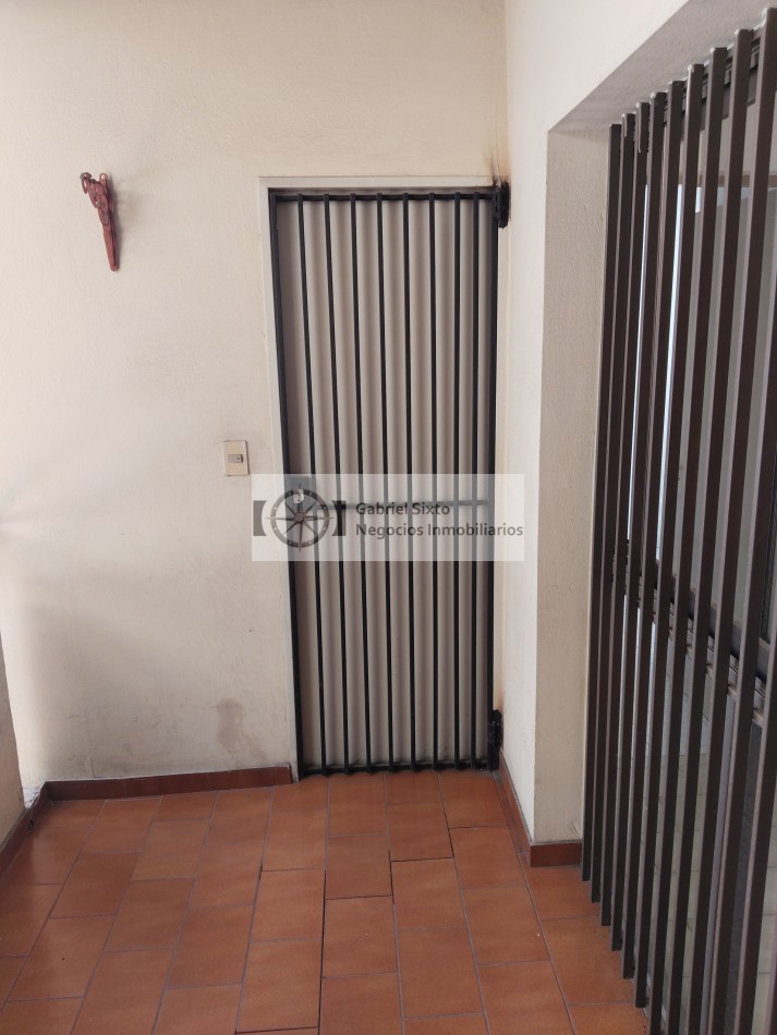VENTA DEPTO 6ta secc J A CALLE 727. 3 dorm muy amplio 1° piso con COCHERA 