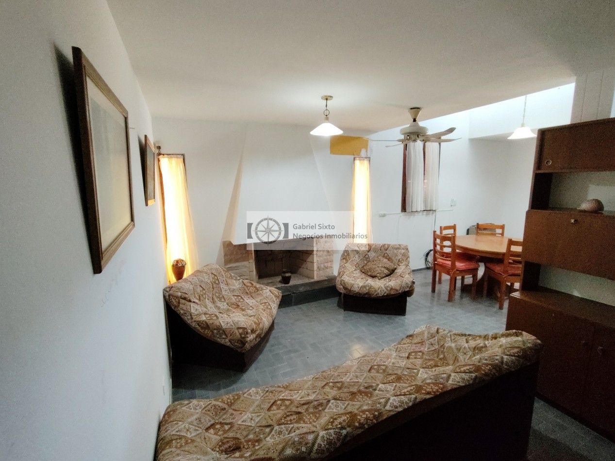 VENTA CASA LAS CATITAS CALLE PRINCIPAL E CIVIT A MTS DE POLICIA 3 DORM. 2 BÑ, LOCAL COCHERAS