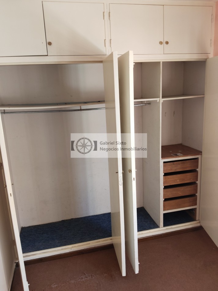 VENTA DEPTO 6ta secc J A CALLE 727. 3 dorm muy amplio 1° piso con COCHERA 