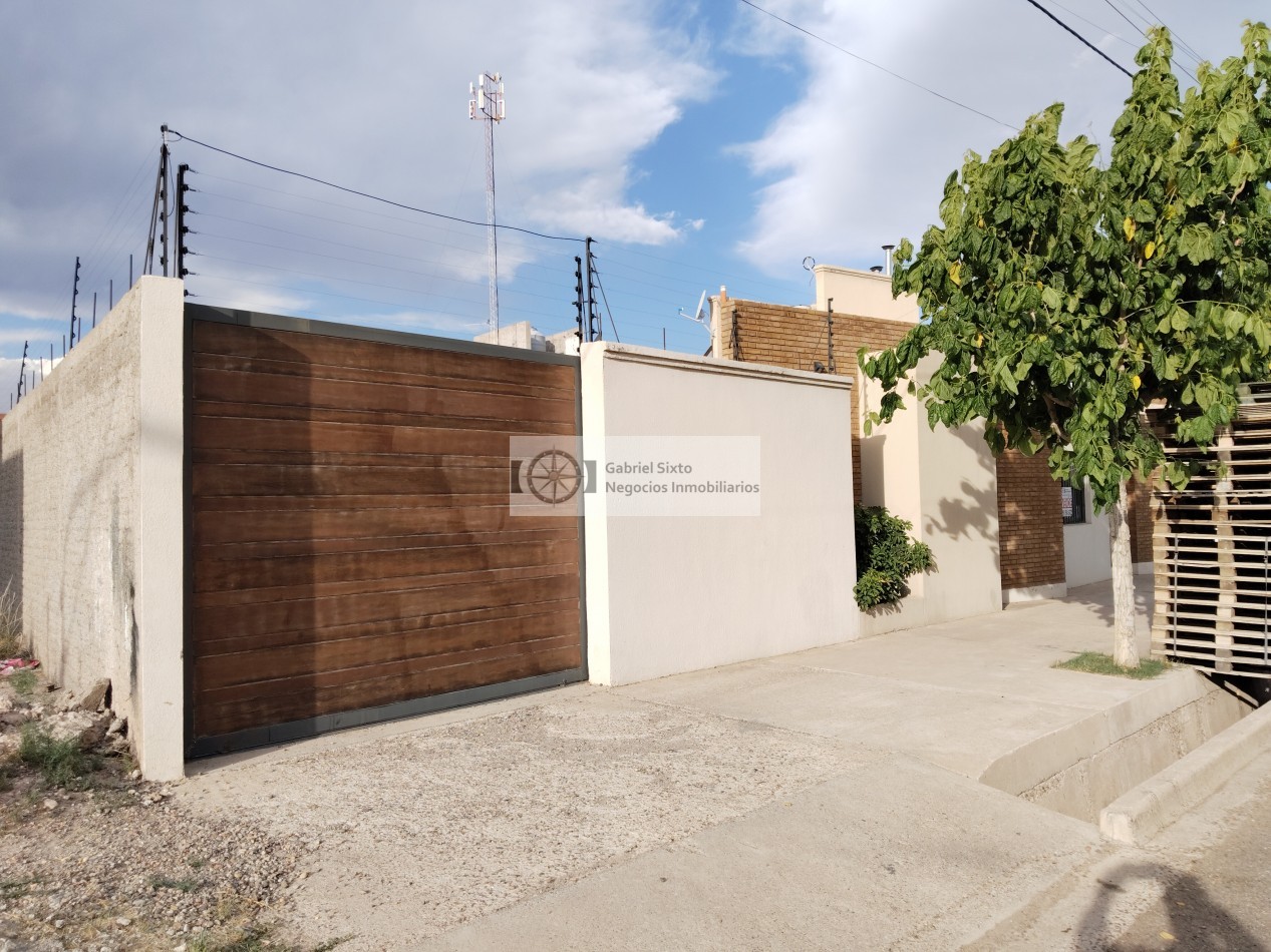 VENTA CASA ESQUINA IMPECABLE MAIPU 3 DRM, 2BÑ. SALON, PILETA, QUINCHO. DOBLE COCHERA