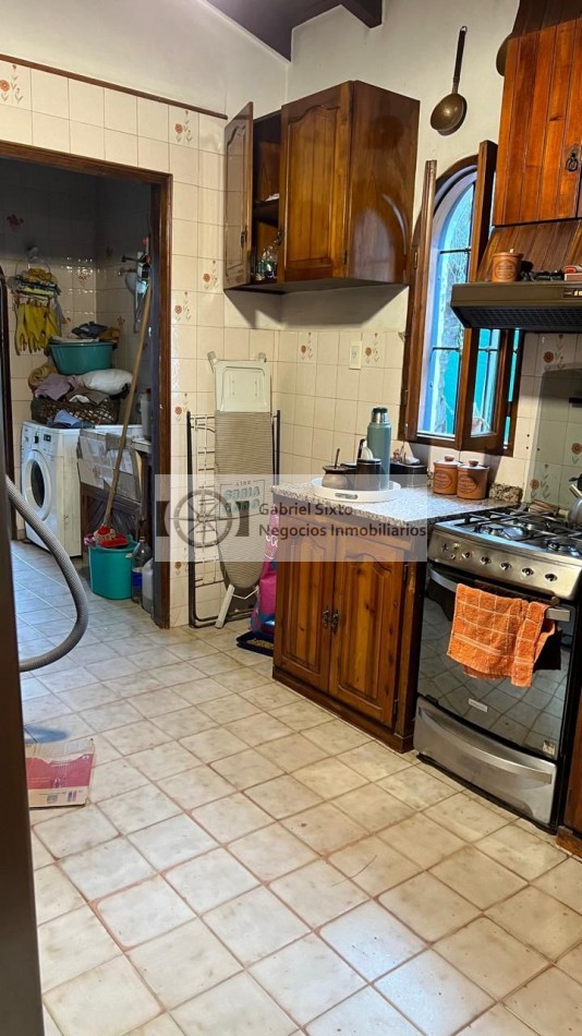 VENTA CASA EN BARRIO CERRADO DE GUAYMALLEN 3 DORM 2BÑ MUY AMPLIA 