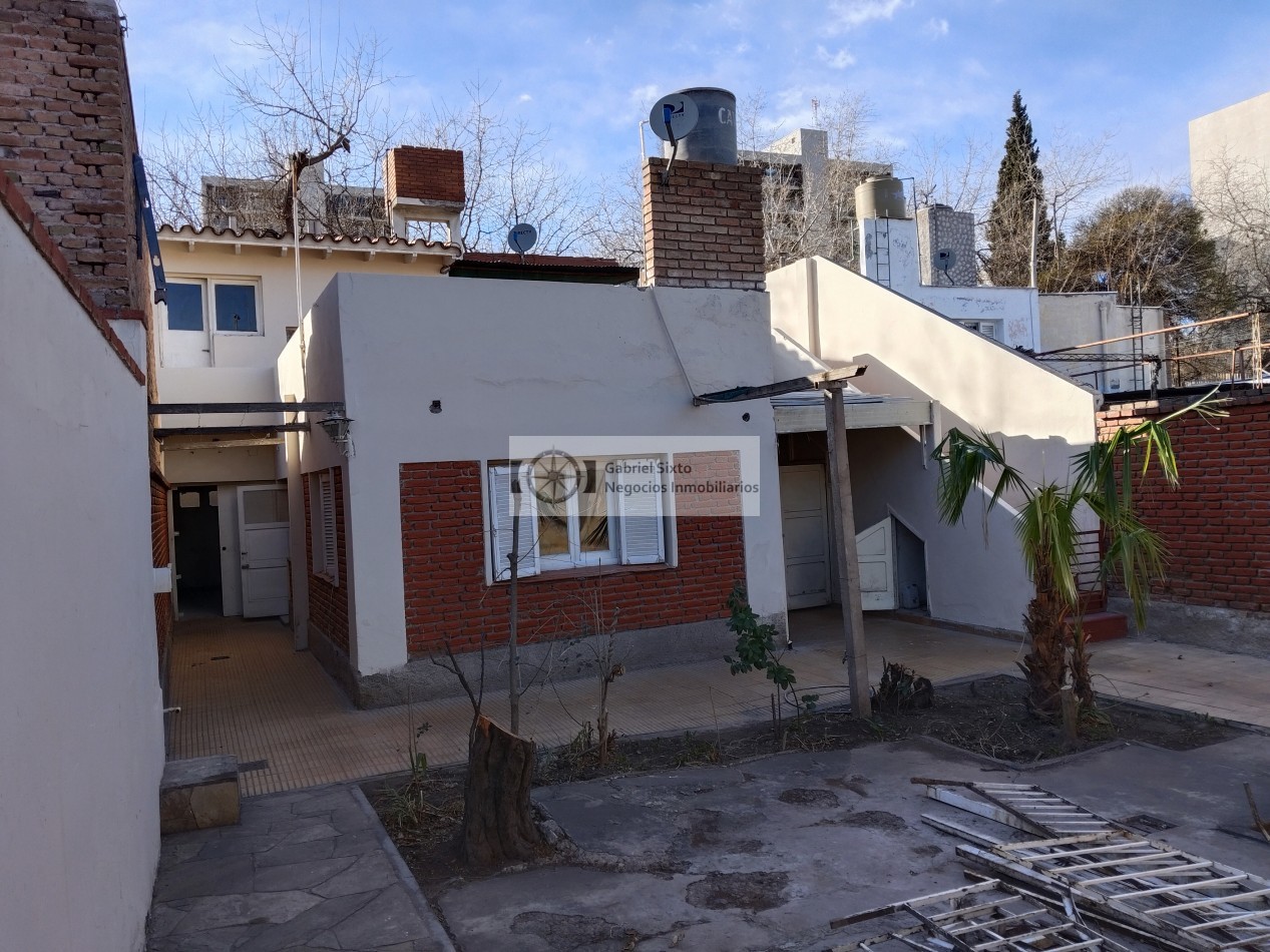 ALQUILER CASA AMPLIA 6ta secc. RODRIGUEZ casi esq, MOLDES 3 dorm 2 bñ cochera 