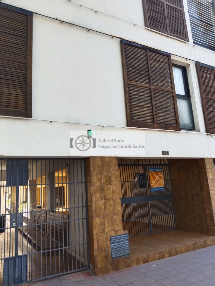VENTA DEPTO 6ta secc J A CALLE 727. 3 dorm muy amplio 1° piso con COCHERA 