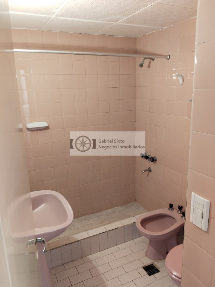 VENTA DEPTO 6ta secc J A CALLE 727. 3 dorm muy amplio 1° piso con COCHERA 