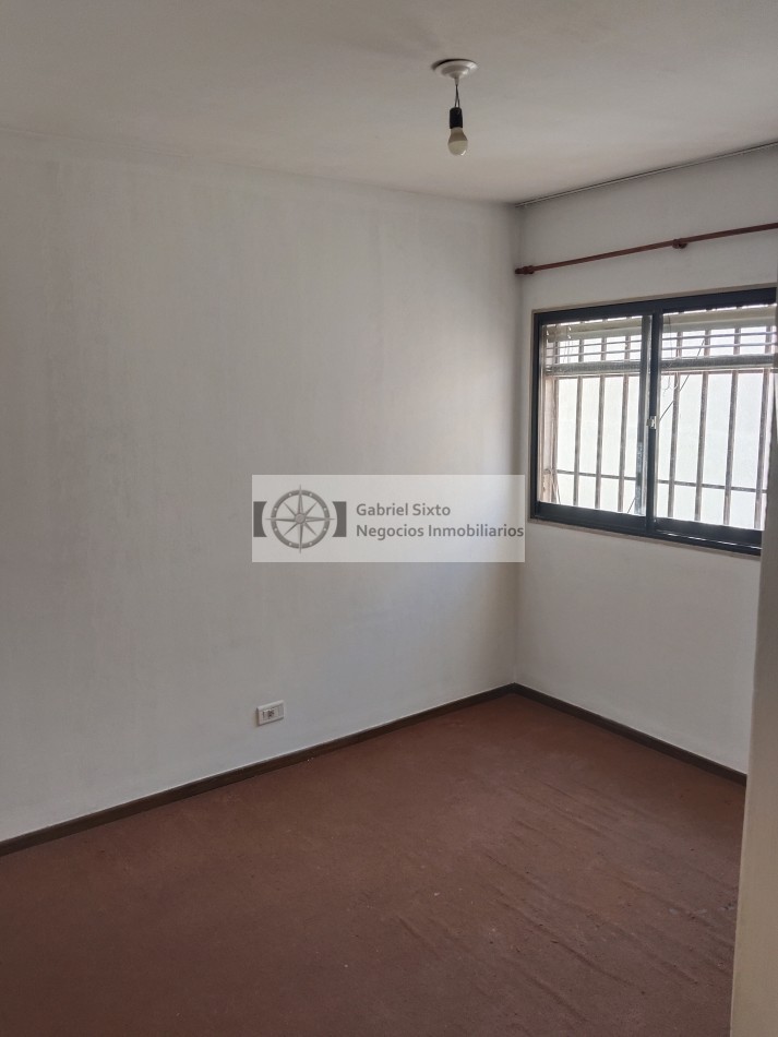VENTA DEPTO 6ta secc J A CALLE 727. 3 dorm muy amplio 1° piso con COCHERA 