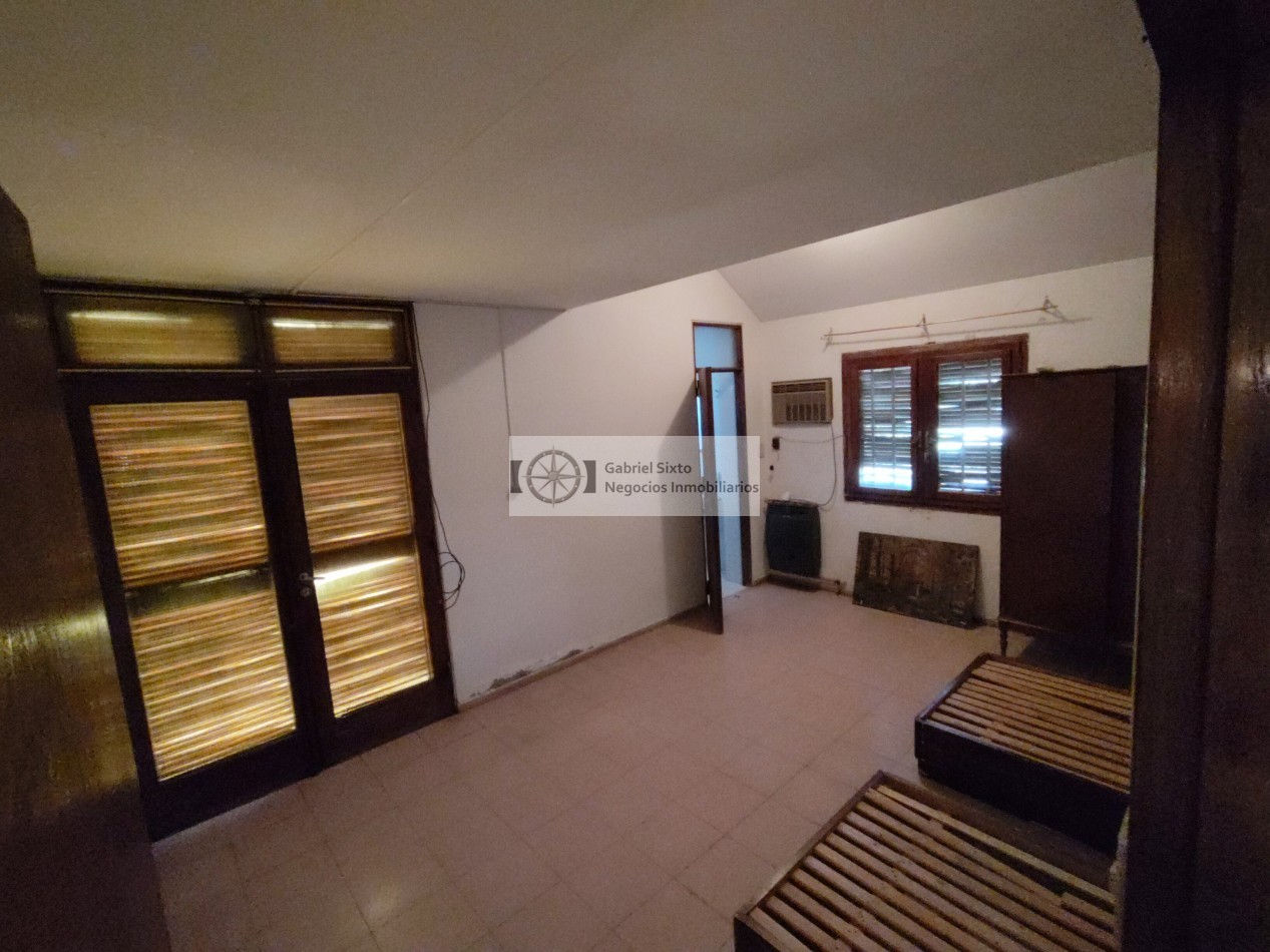 VENTA CASA LAS CATITAS CALLE PRINCIPAL E CIVIT A MTS DE POLICIA 3 DORM. 2 BÑ, LOCAL COCHERAS