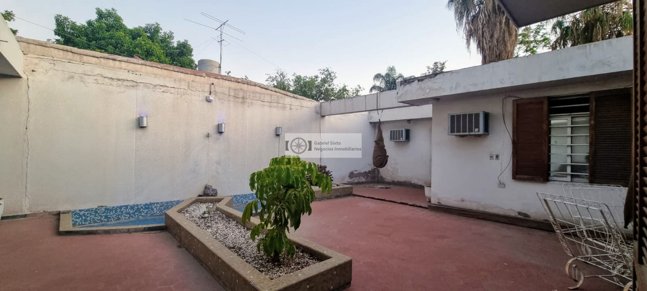 VENTA CASA MUY GRANDE sobre calle Bandera de Los Andes. IDEAL DESARROLLO INMOBILIARIO 