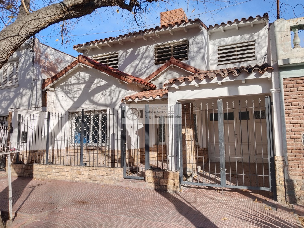 ALQUILER CASA AMPLIA 6ta secc. RODRIGUEZ casi esq, MOLDES 3 dorm 2 bñ cochera 