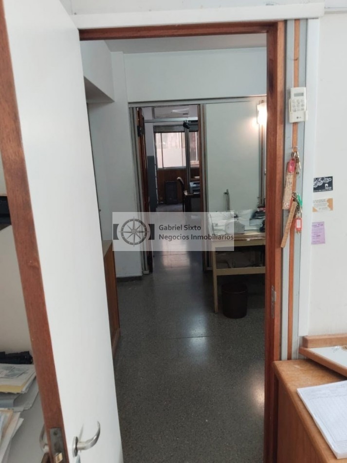 ALQUILER OFICINA CALLE RIVADAVIA Y 9 DE JULIO, IMPECABLE - 2 PRIVADOS - RECECPCION Y KICHINETTE -  SALA REUNIONES