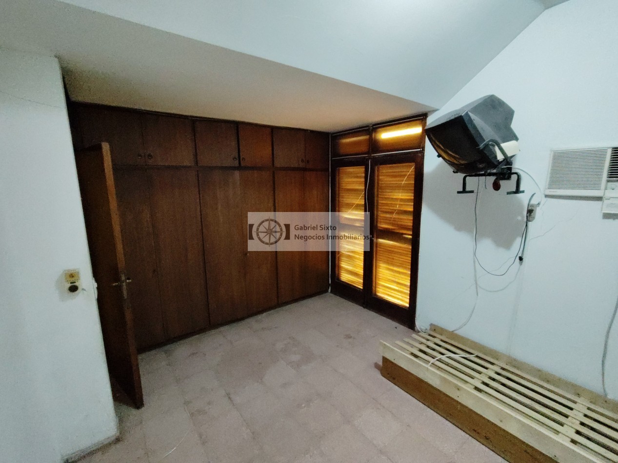 VENTA CASA LAS CATITAS CALLE PRINCIPAL E CIVIT A MTS DE POLICIA 3 DORM. 2 BÑ, LOCAL COCHERAS