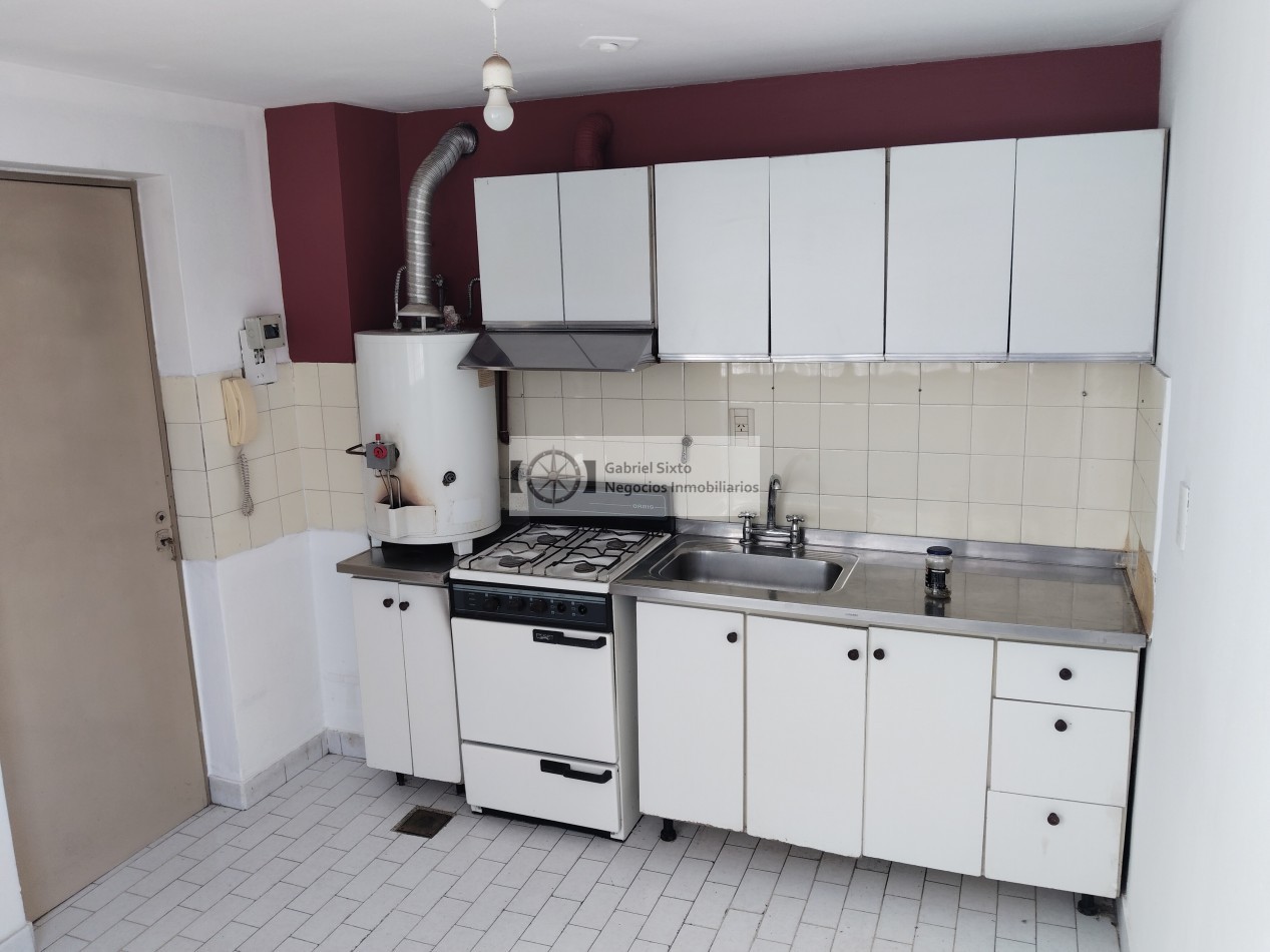 VENTA DEPTO 6ta secc J A CALLE 727. 3 dorm muy amplio 1° piso con COCHERA 