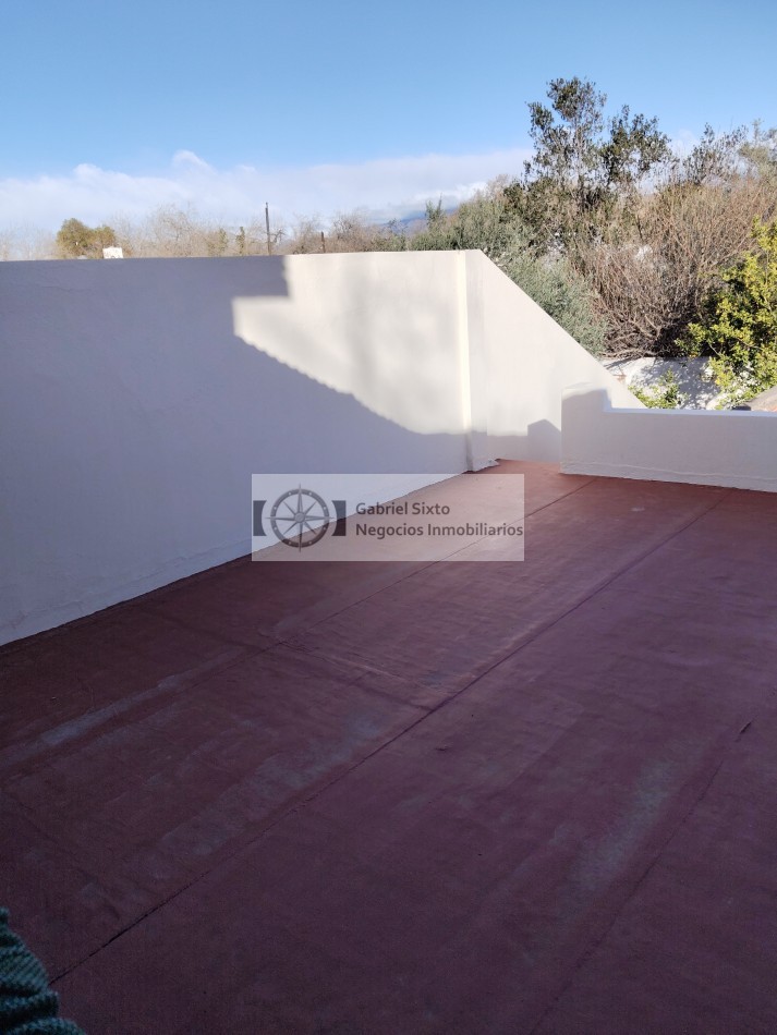 ALQUILER CASA AMPLIA 6ta secc. RODRIGUEZ casi esq, MOLDES 3 dorm 2 bñ cochera 