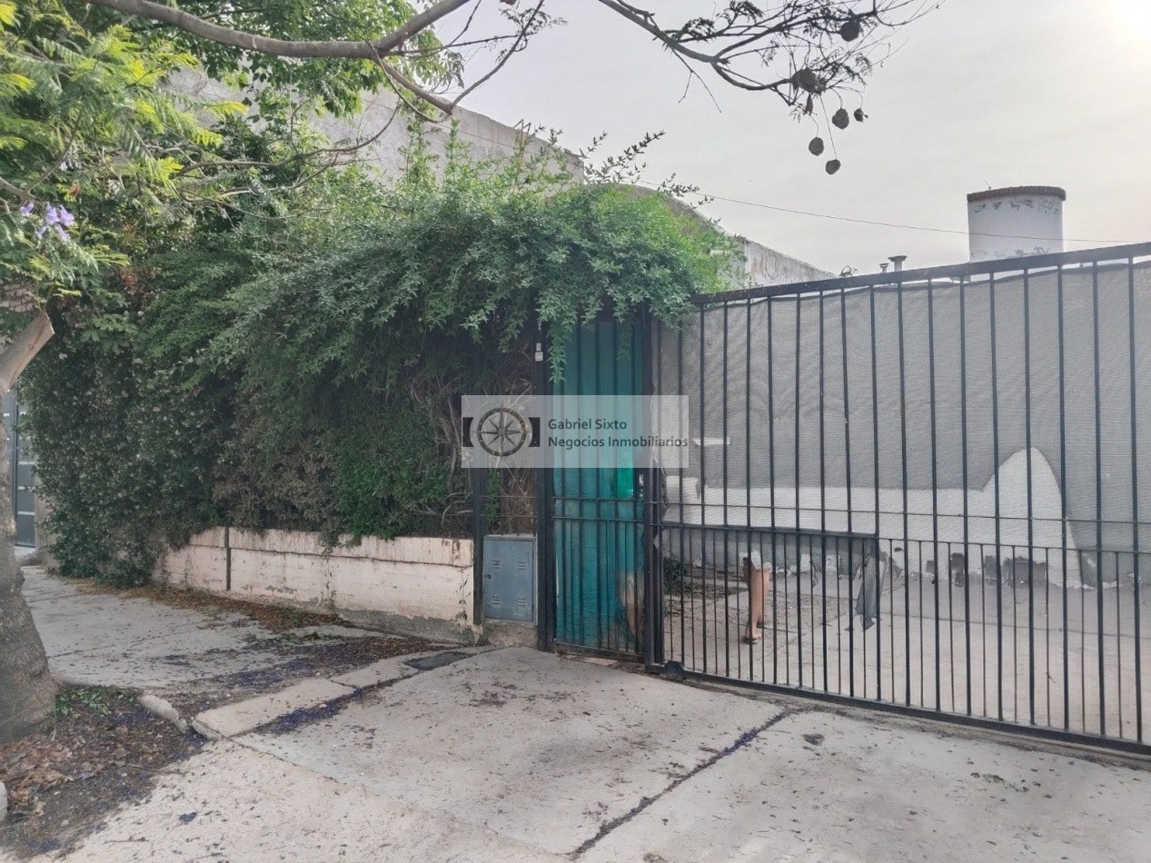 VENTA CASA B° 12 DE JUNIO NORTE LAS HERAS 2 DORM, COCHERA PASANTE 