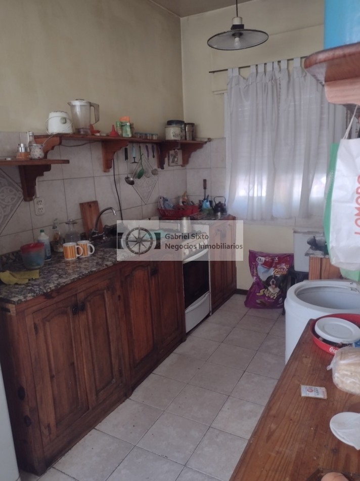 VENTA CASA ESQUINA 6ta SECCION (OLASCOAGA Y PARANA) IMPECABLE!!!