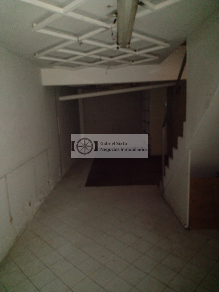 ALQUILER LOCAL COMERCIAL CALLE ESPEJO CASI AV ESPAÑA, EN TRES NIVELES.