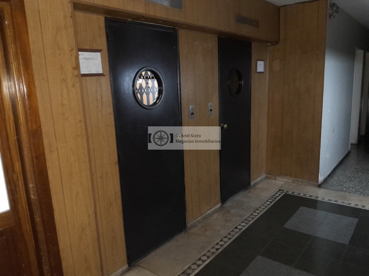 VENTA DEPTO MUY AMPLIO 2 DORM CALLE MITRE FRENTE A PARQUE CENTRAL CIUDAD MZA.