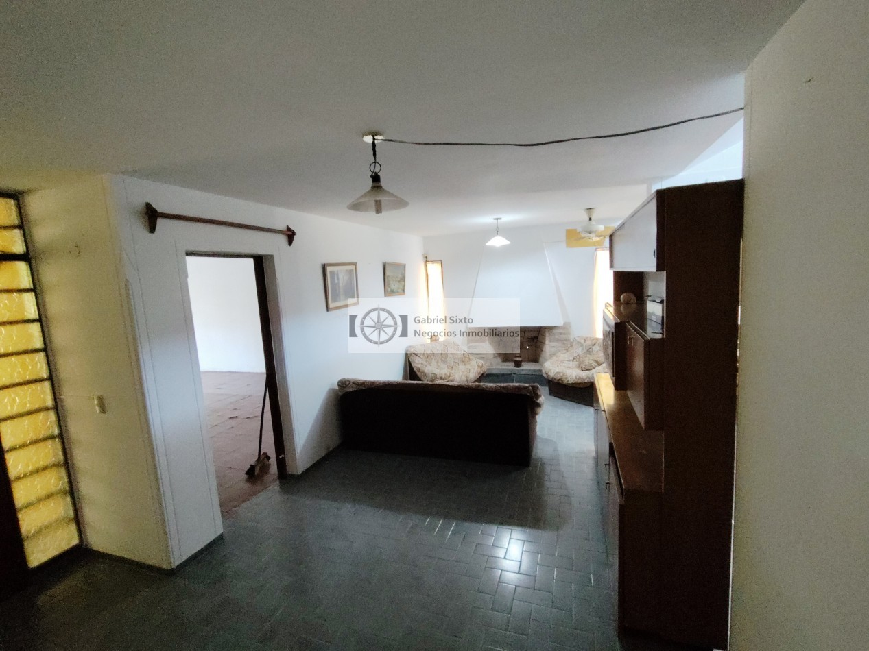 VENTA CASA LAS CATITAS CALLE PRINCIPAL E CIVIT A MTS DE POLICIA 3 DORM. 2 BÑ, LOCAL COCHERAS