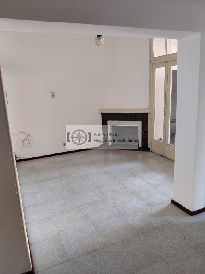 ALQUILER CASA AMPLIA 6ta secc. RODRIGUEZ casi esq, MOLDES 3 dorm 2 bñ cochera 