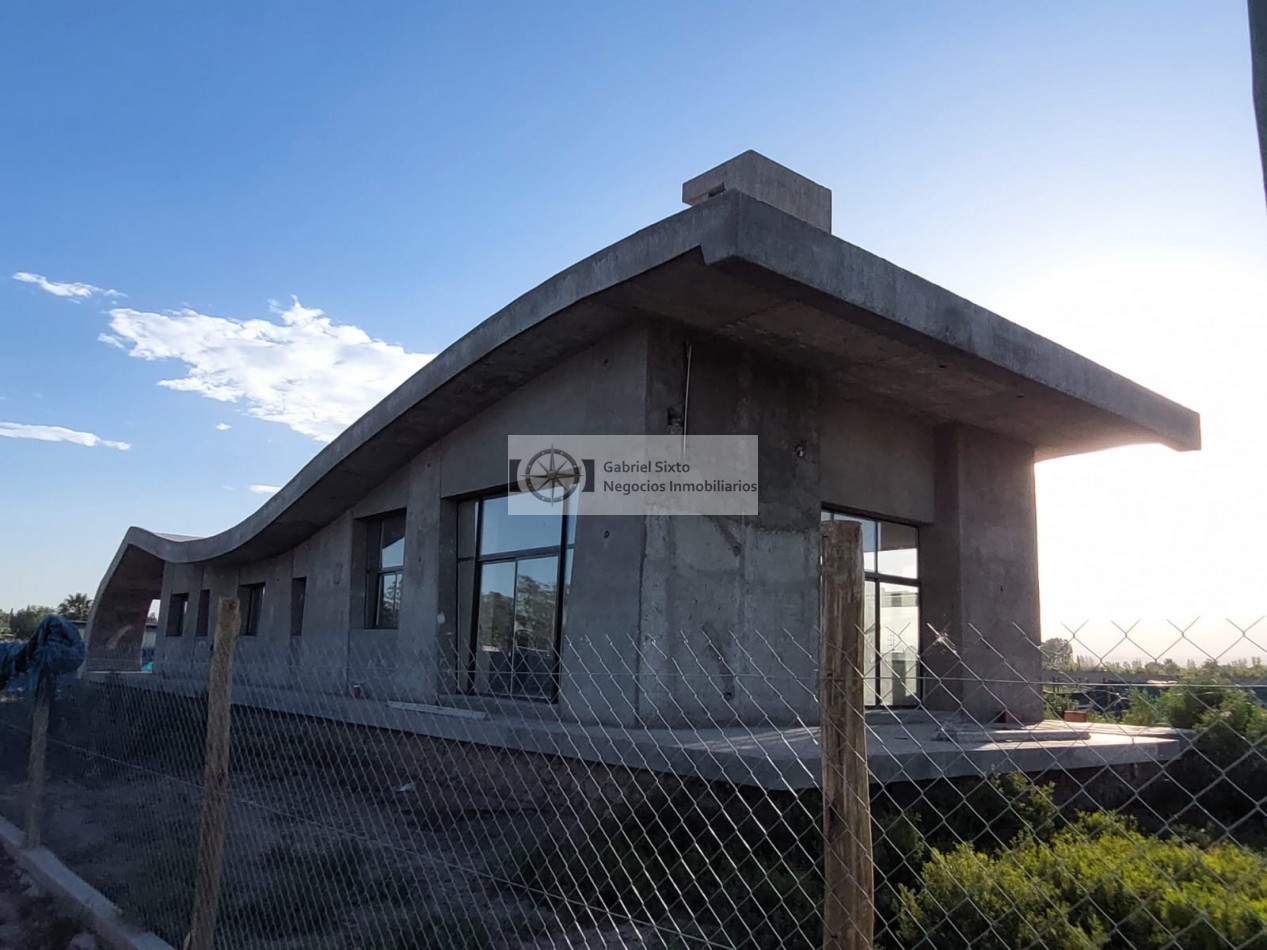 VENTA CHALET IMPONENTE EN EL SAUCE GUAYMALLEN, OBRA ARQUITECTONICA