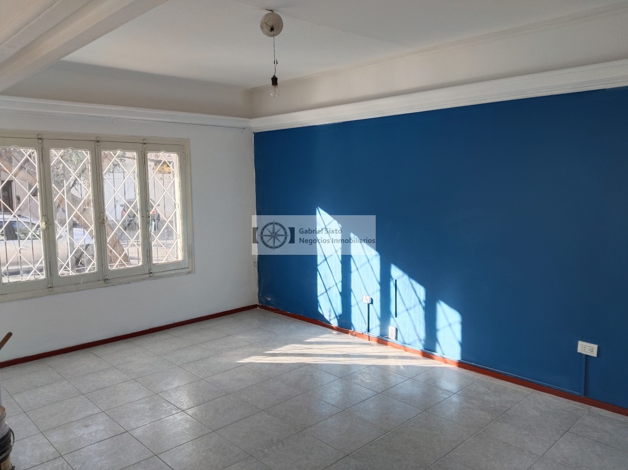 ALQUILER CASA AMPLIA 6ta secc. RODRIGUEZ casi esq, MOLDES 3 dorm 2 bñ cochera 