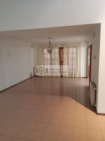 VENTA CASA CATEGORIA 6TA SECC. MENDOZA MUY AMPLIA 