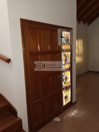 VENTA CASA CATEGORIA 6TA SECC. MENDOZA MUY AMPLIA 