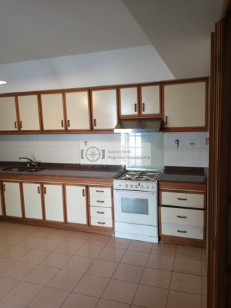 VENTA CASA CATEGORIA 6TA SECC. MENDOZA MUY AMPLIA 